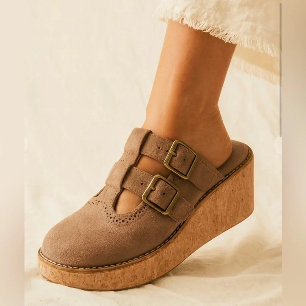 NIB Pierre Dumas Vegan Suede Close Toes Boho Mules Clog Wedge Heel Shoes Taupe - Picture 10 of 10
